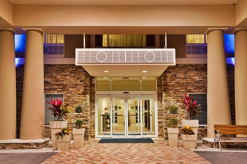 Exterior_1115.jpg