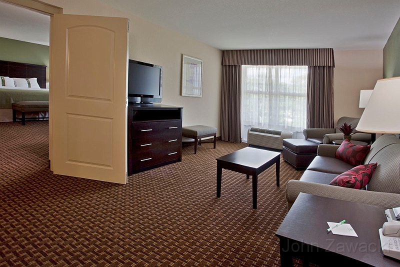 DABHI-HI-Daytona-Jacuzzi-2room_2-preview.jpg