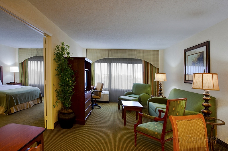 MCOAP-HI-Orlando-Executive-Suite2.jpg